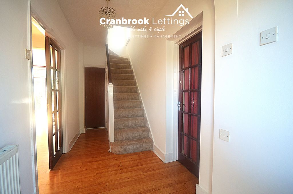 Property photo 1 of 13 3 Bed Terraced House To Rent Avenue Road, Woodford Green Ig8