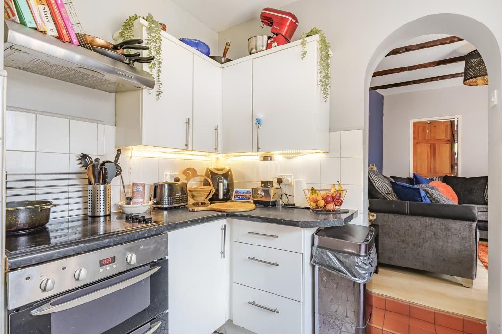 Property photo 3 of 19 Kitchen
