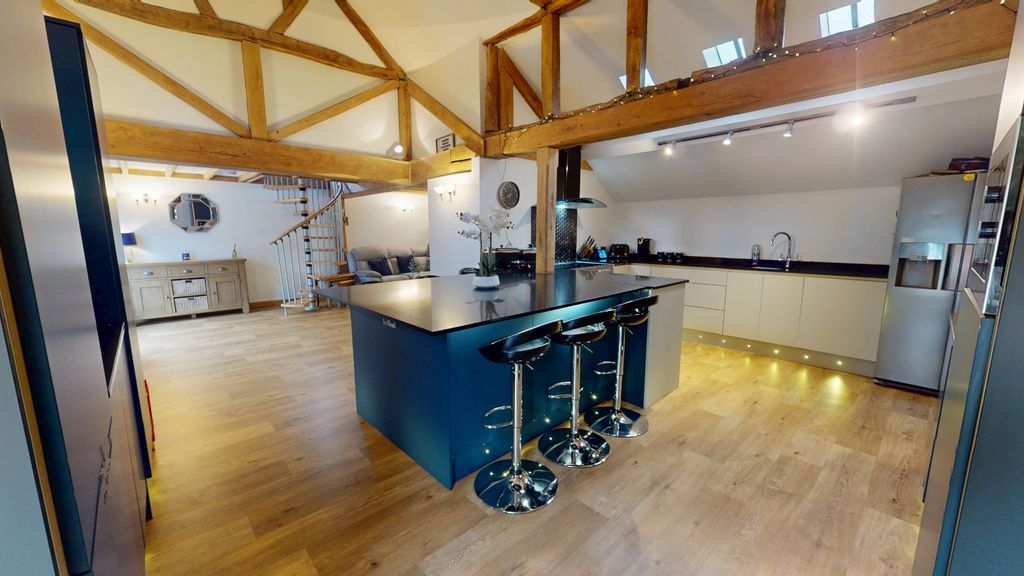 Property photo 2 of 34 3973765