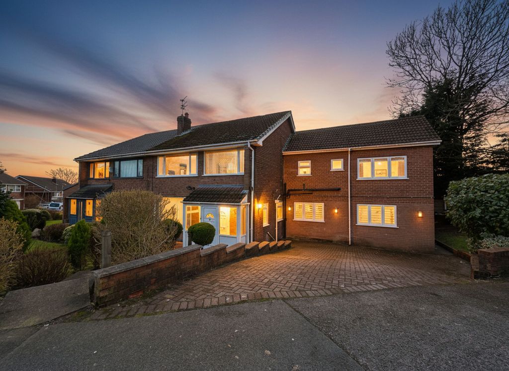 Property photo 1 of 32