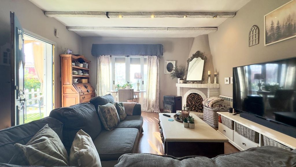 Property photo 2 of 50