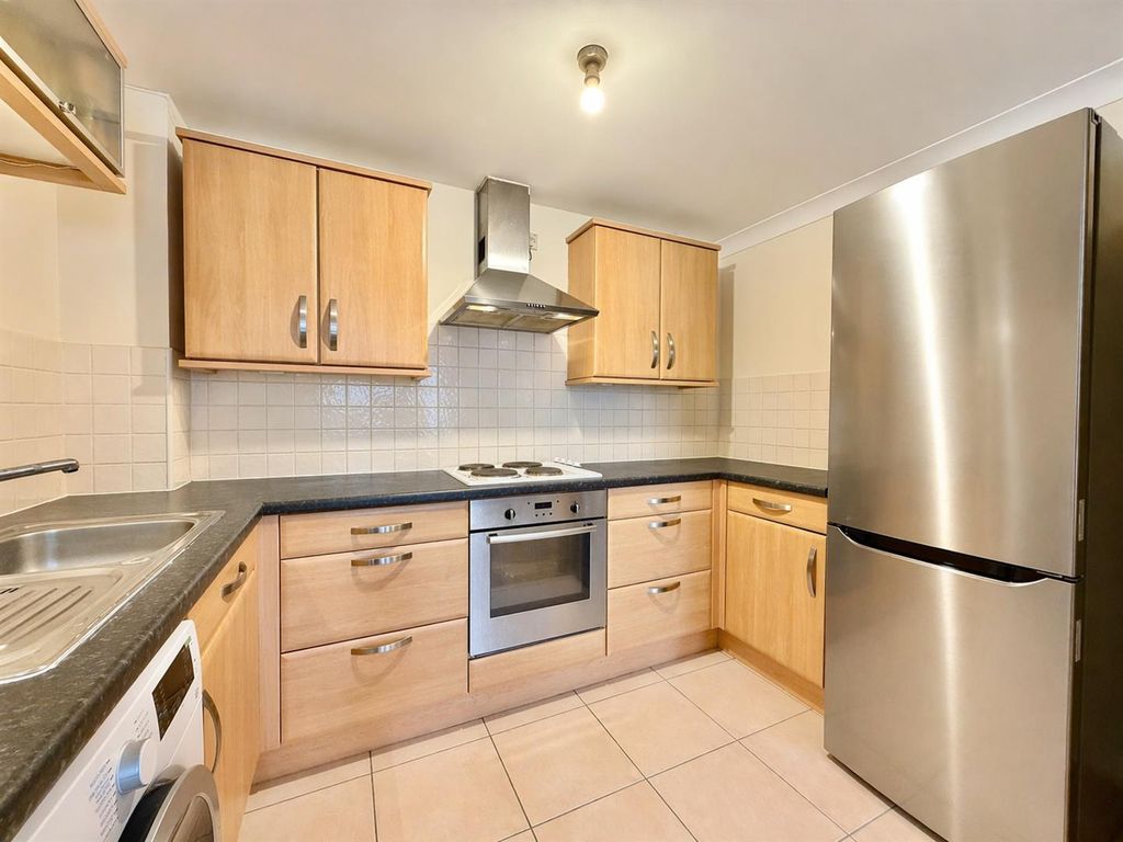 Property photo 2 of 8 Kitchen