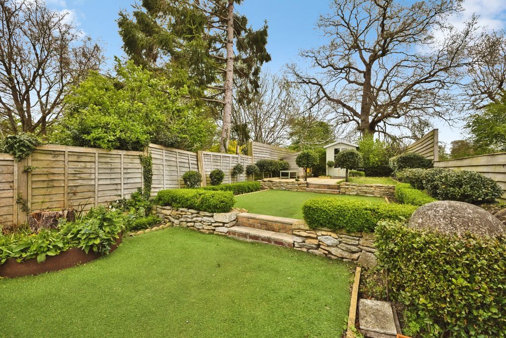 Property photo 2 of 13 Garden