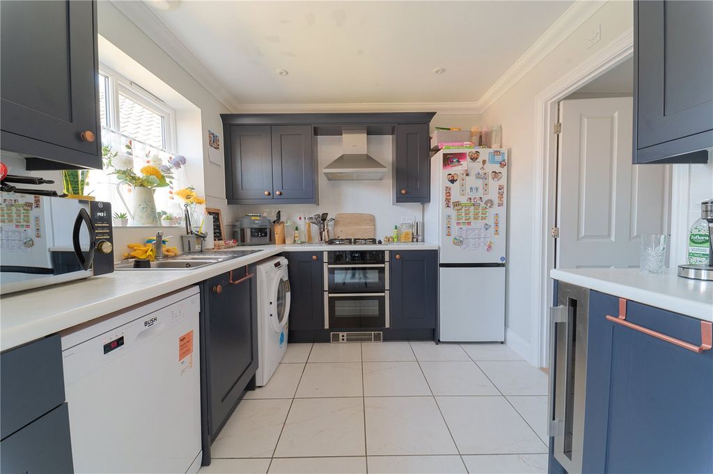 Property photo 2 of 8 Kitchen