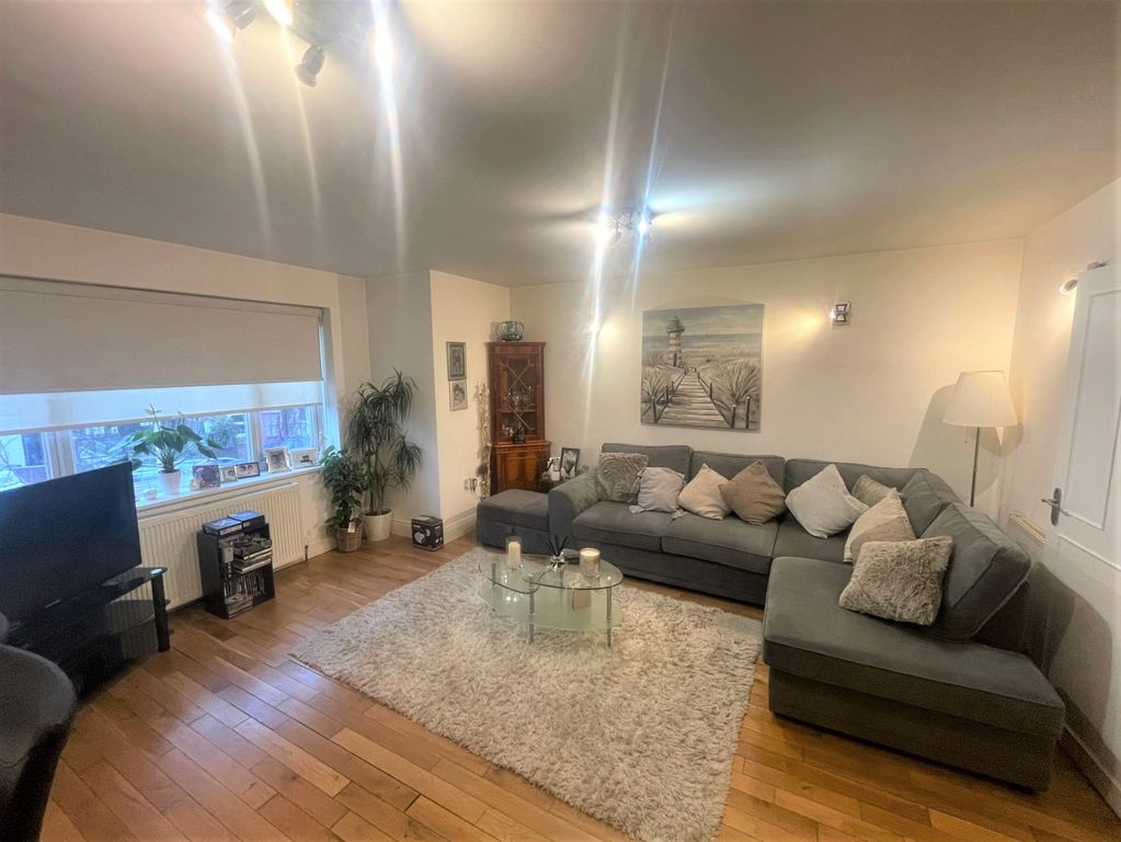 Property photo 2 of 9 Bathroom