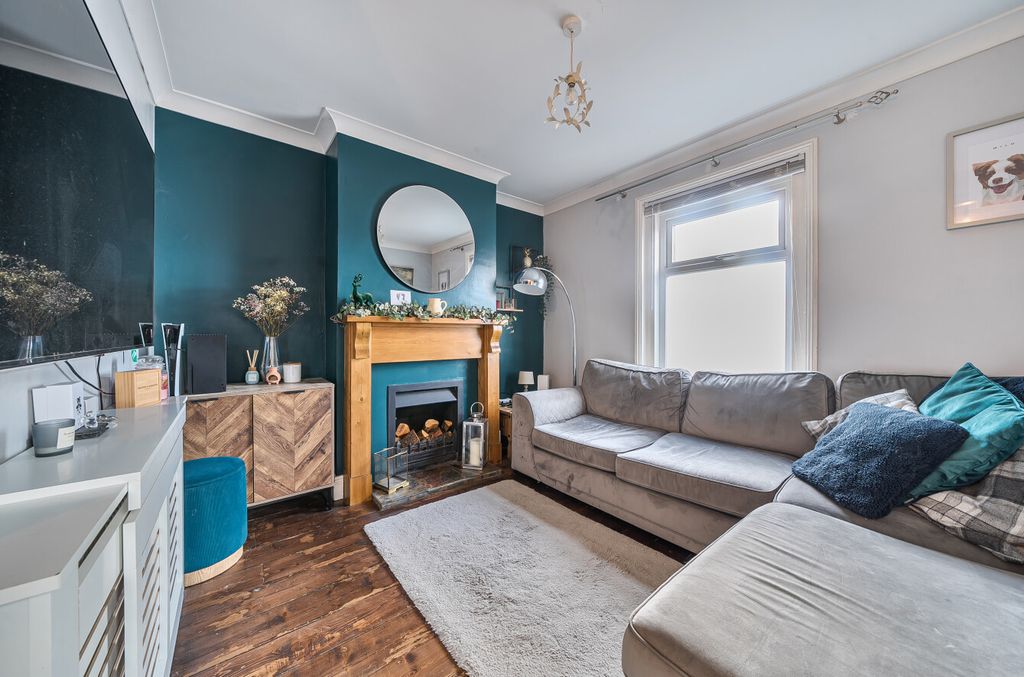 Property photo 2 of 14 1373105-19-6900d8...