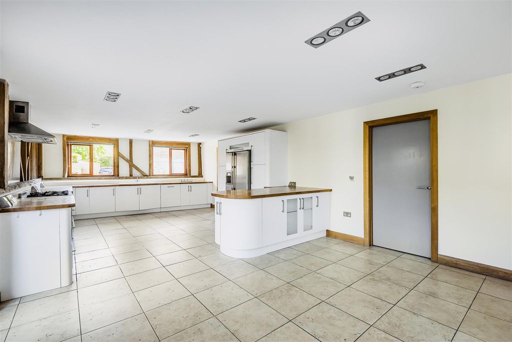 Property photo 2 of 23 Kitchen