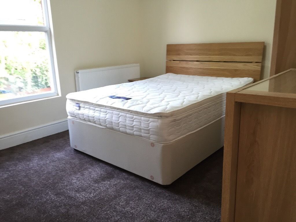 Property photo 3 of 12 Bright Double Bedroom Featuring A Comfortable Doub...