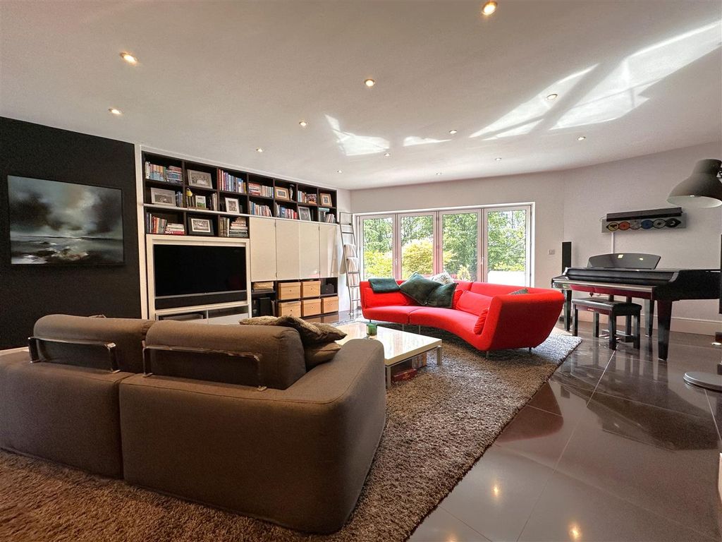 Property photo 2 of 43 Living Space With Bi-Fold Doors 812