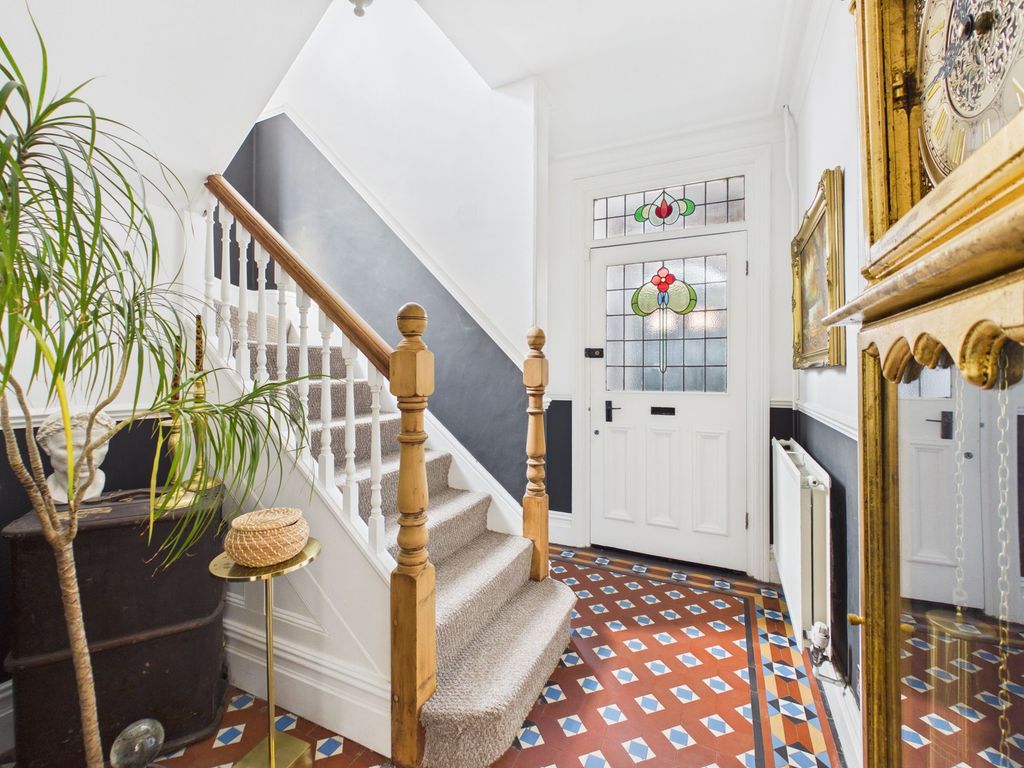 Property photo 2 of 23 Entrance Hall
