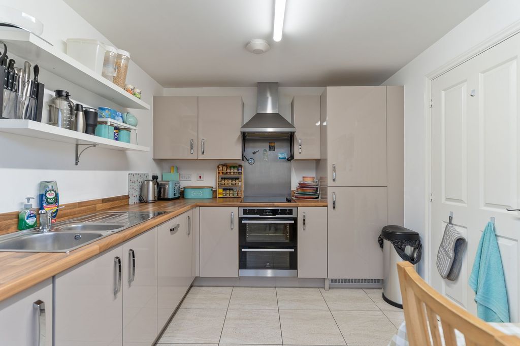 Property photo 3 of 22