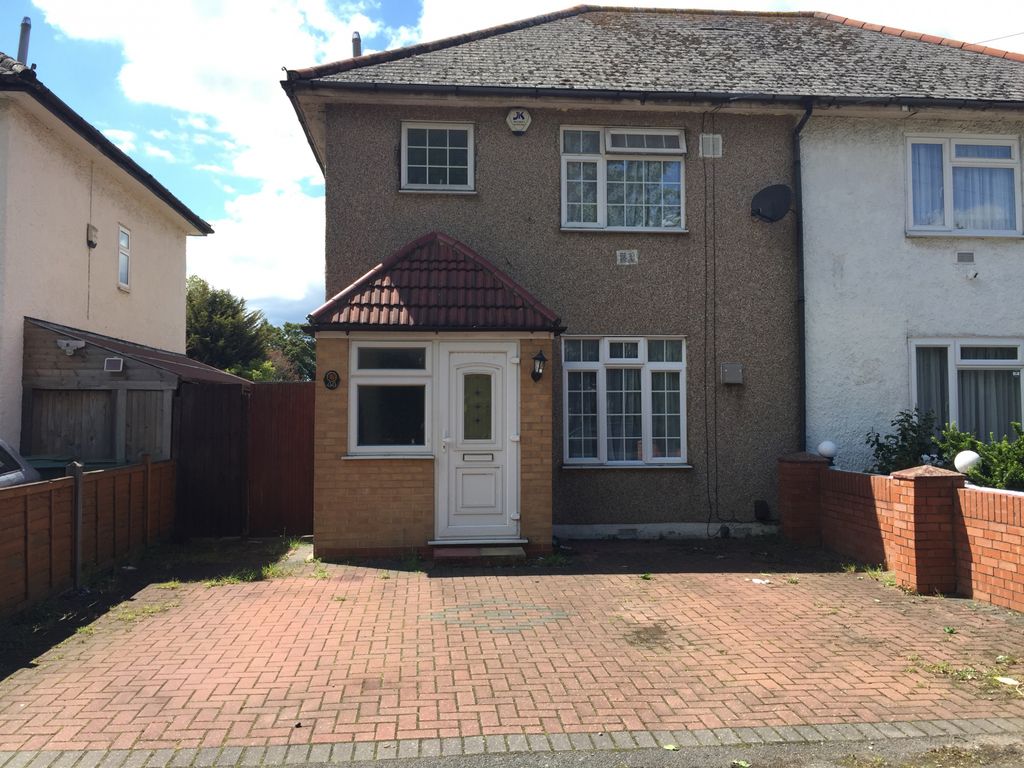 Property photo 1 of 5 Three Bedroom Semi -Detached House In Harlington , Hayes
