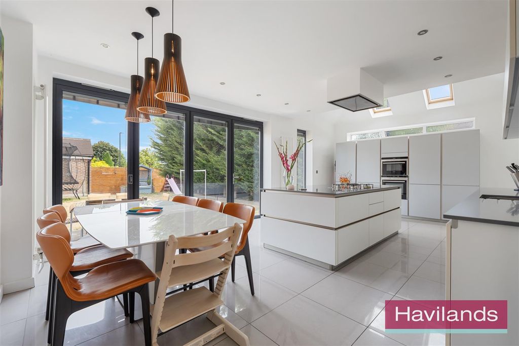 Property photo 1 of 23 Hoodcote Gardens-16.Jpg