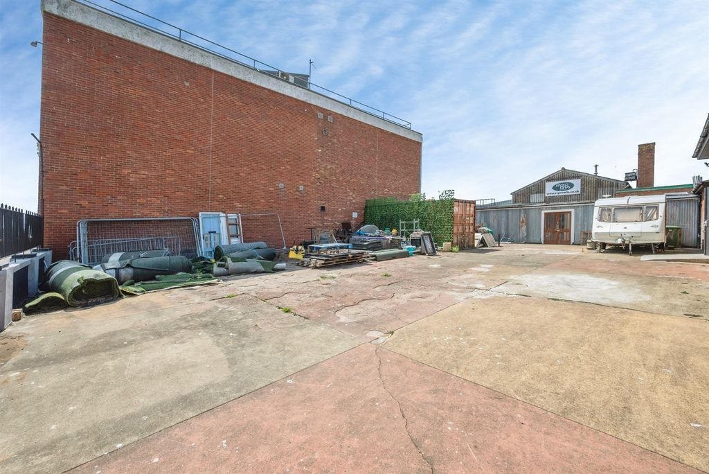 Property photo 2 of 20