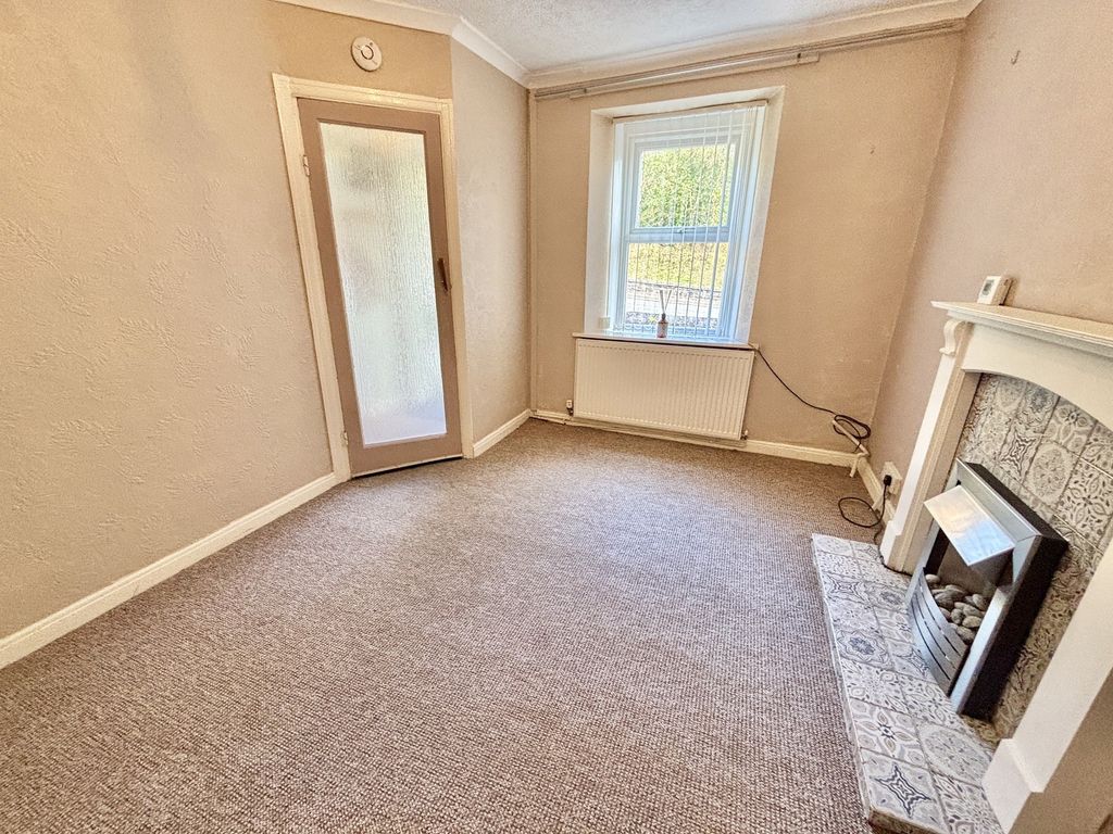 Property photo 2 of 19 Lounge