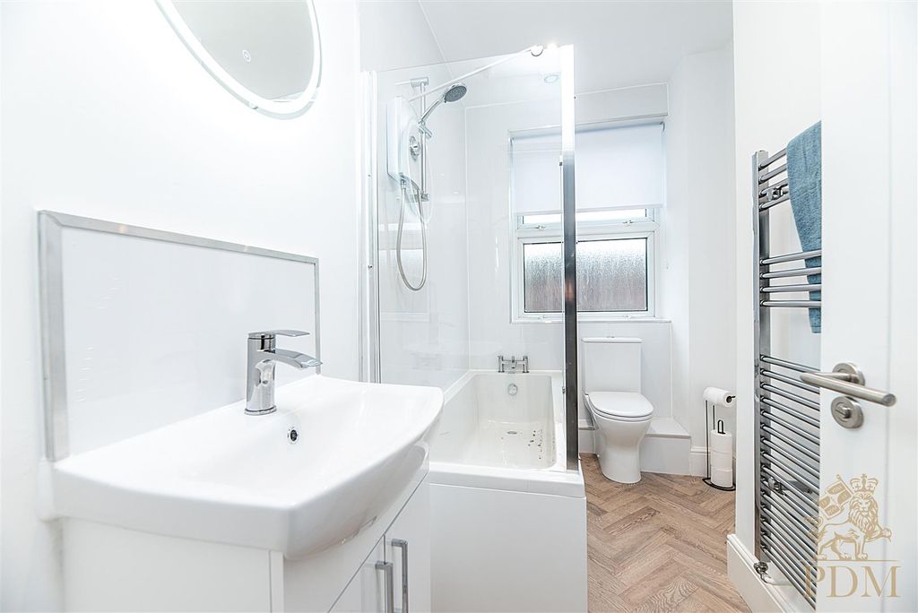 Property photo 3 of 26 26 Chippendale Lenton Nottingham Ng7 1Hb