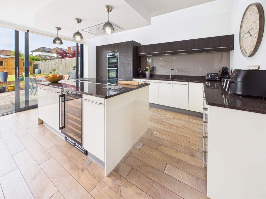 Property photo 3 of 35 Kitchen