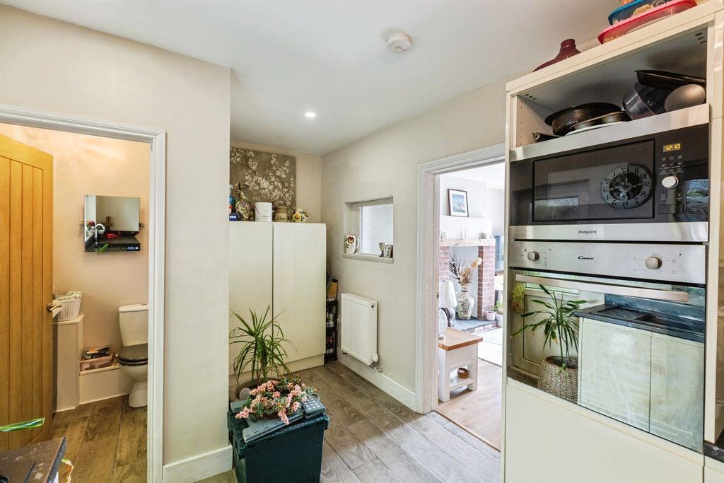 Property photo 2 of 17