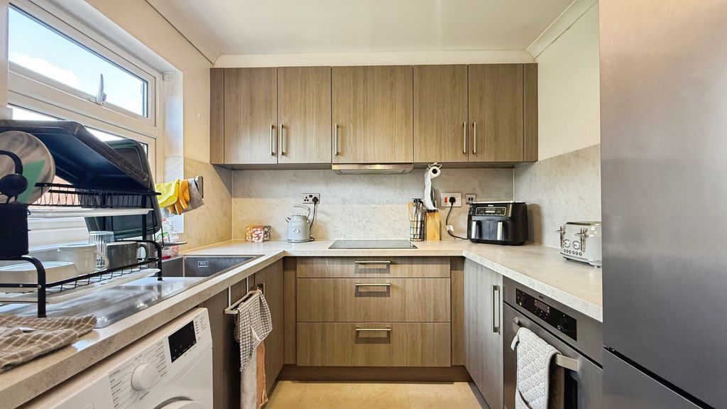 Property photo 2 of 10 Kitchen
