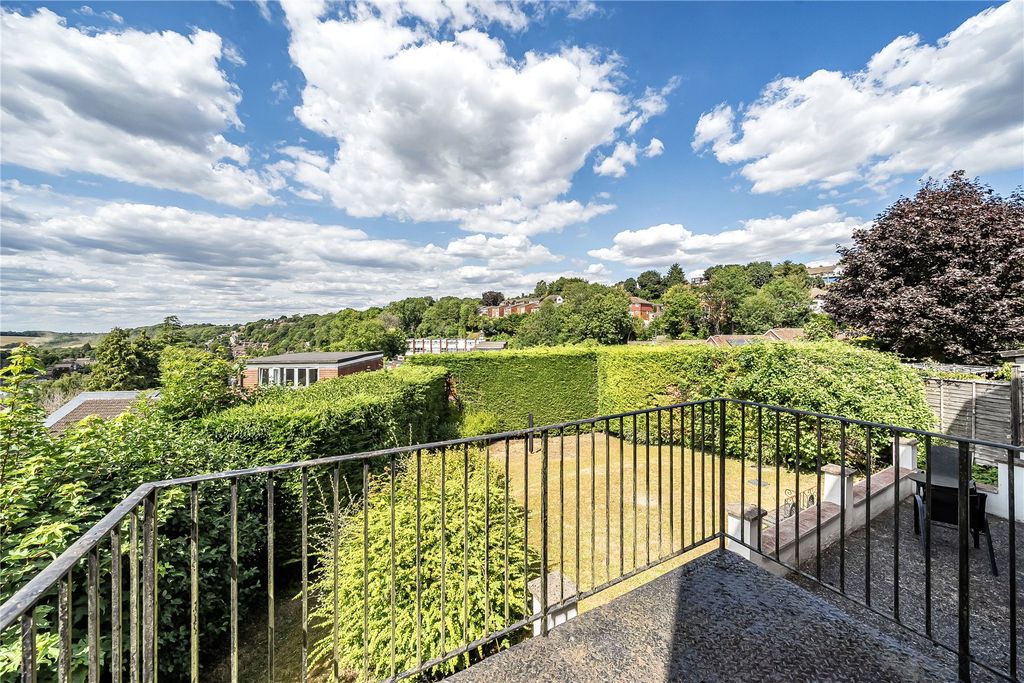 Property photo 2 of 21 Garden