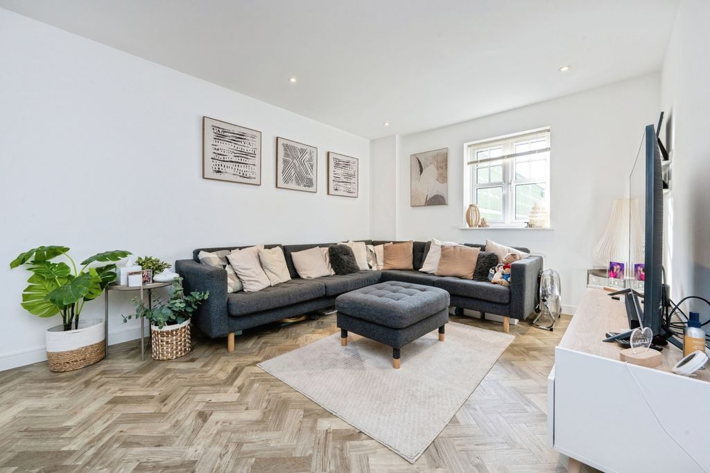 Property photo 2 of 19 Pbox-Img.Jpg