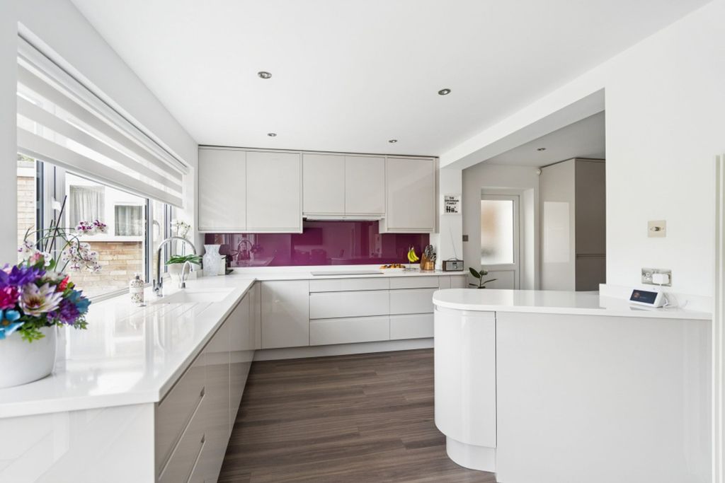 Property photo 2 of 24