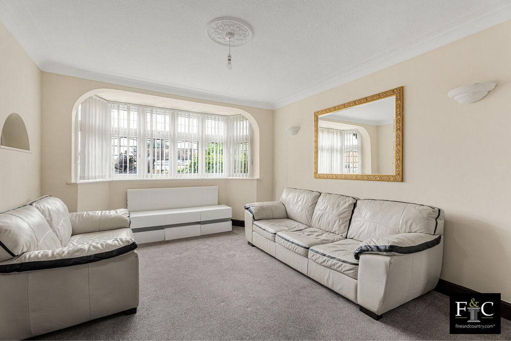 Property photo 2 of 28