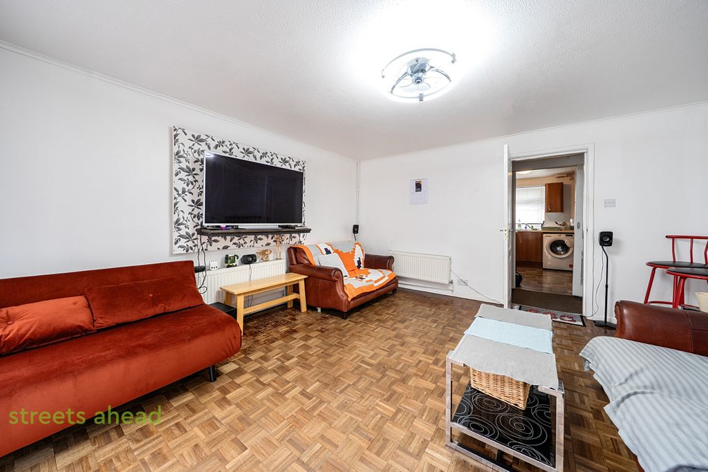Property photo 3 of 9 A4F69d34-8F80-49c...