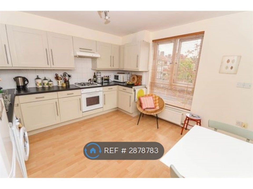 Property photo 3 of 6 Kitchen