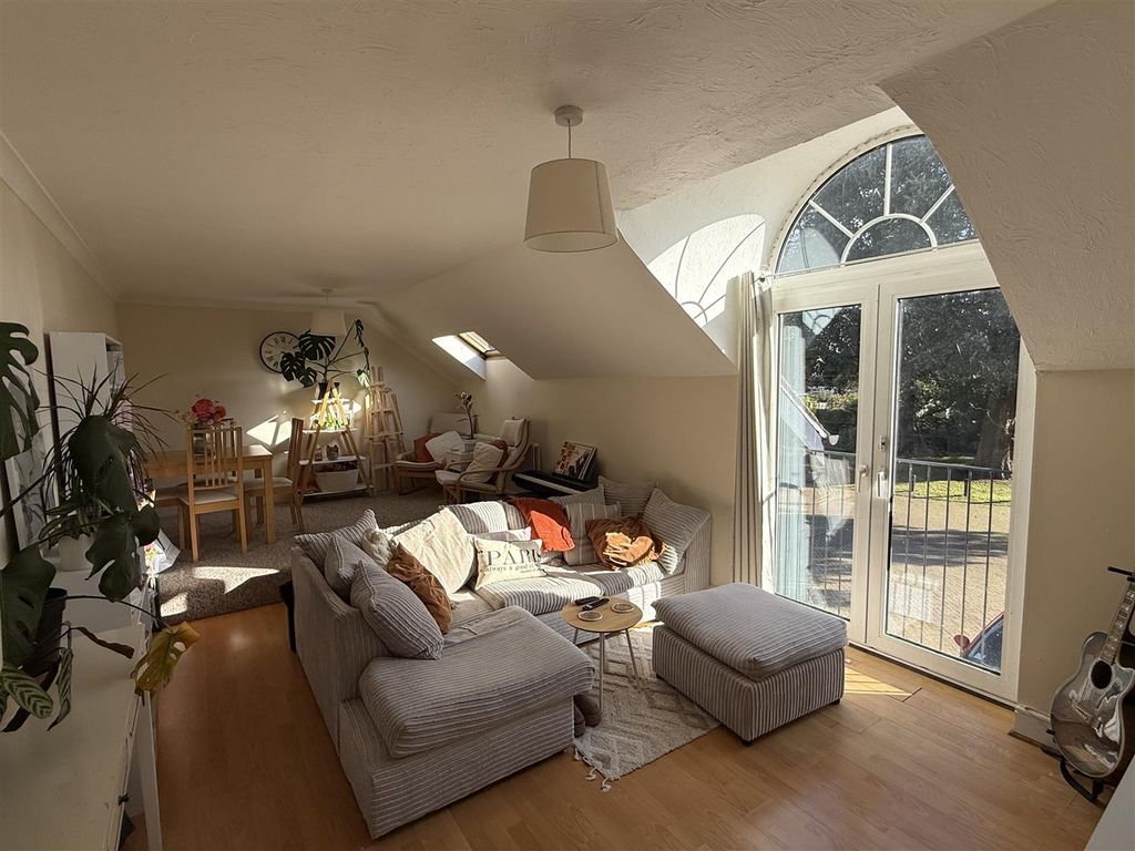 Property photo 2 of 10 W10.Jpeg