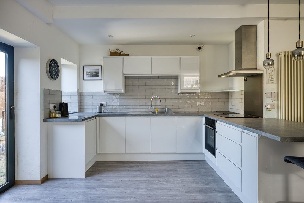 Property photo 3 of 12 Picture 3