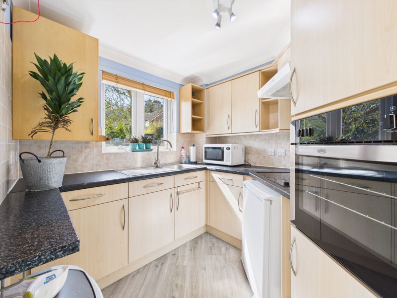 Property photo 3 of 17 Kitchen