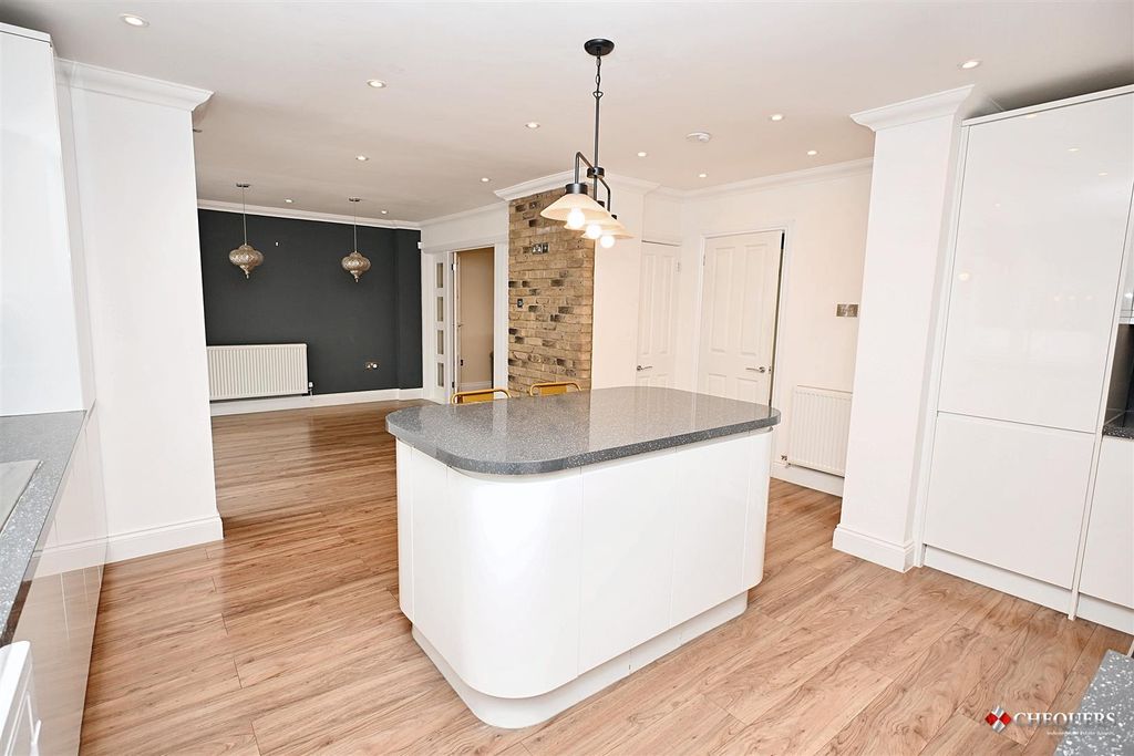Property photo 3 of 27 Kitchen/ Dining Hub