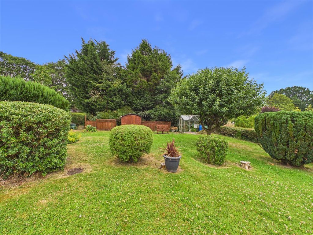 Property photo 3 of 36 Cam05476G0-Pr0272-Still011.Jpg
