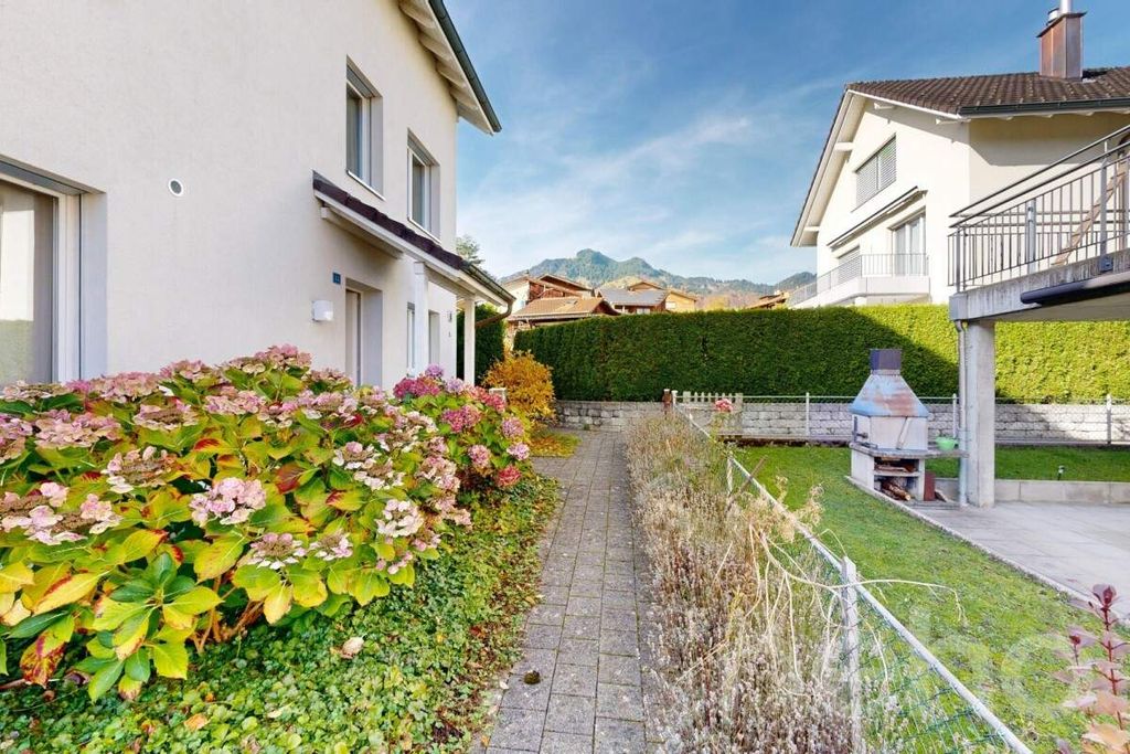 Property photo 2 of 12