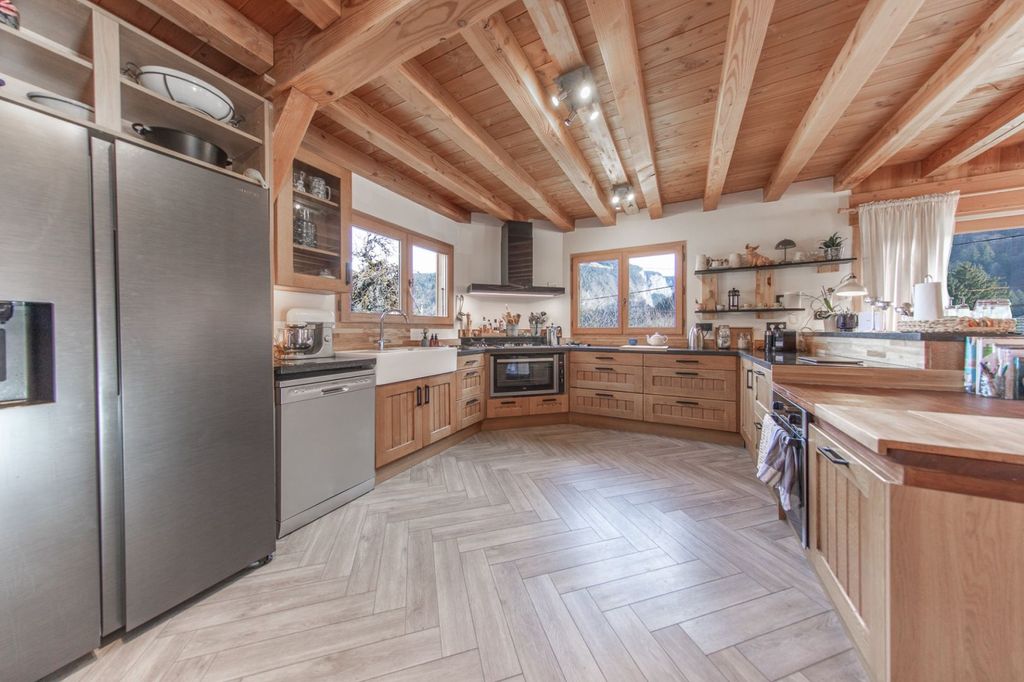 Property photo 3 of 12 Morzine Chalet For S