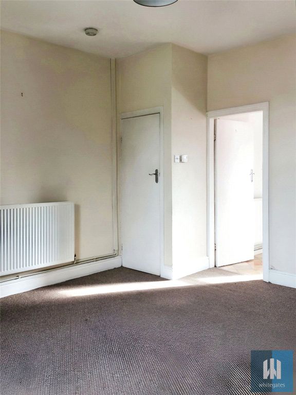 Property photo 3 of 8 Picture No. 16