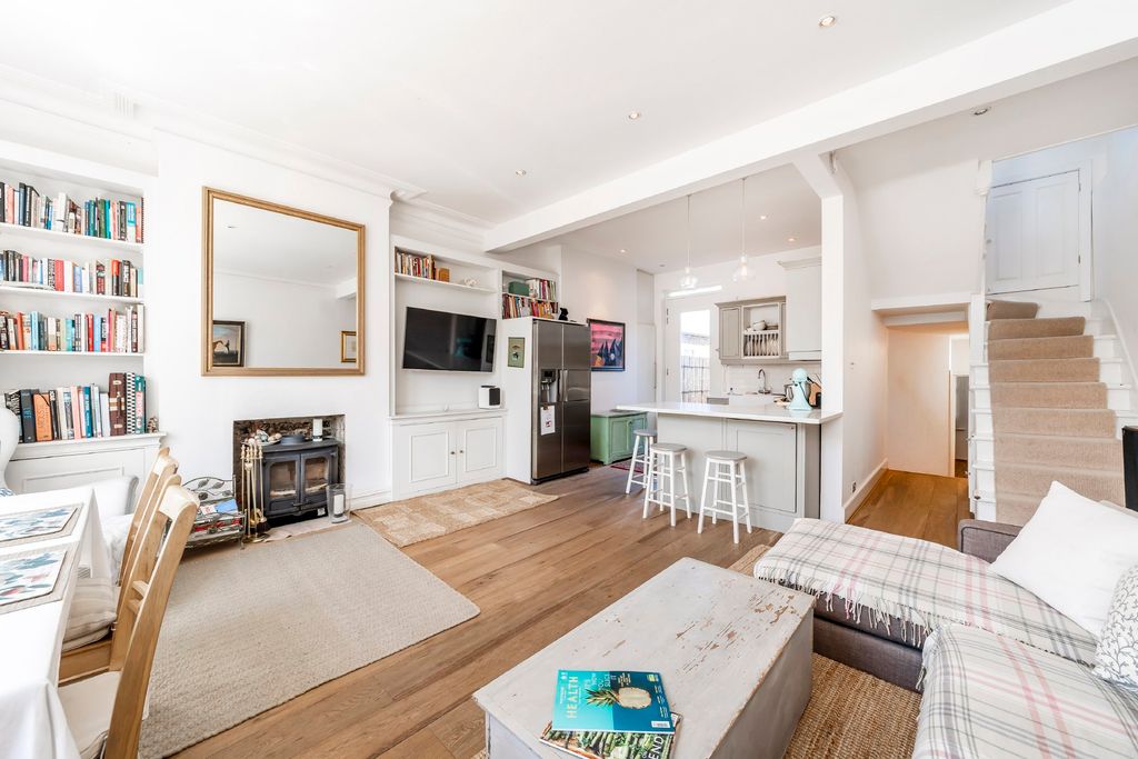 Property photo 1 of 11