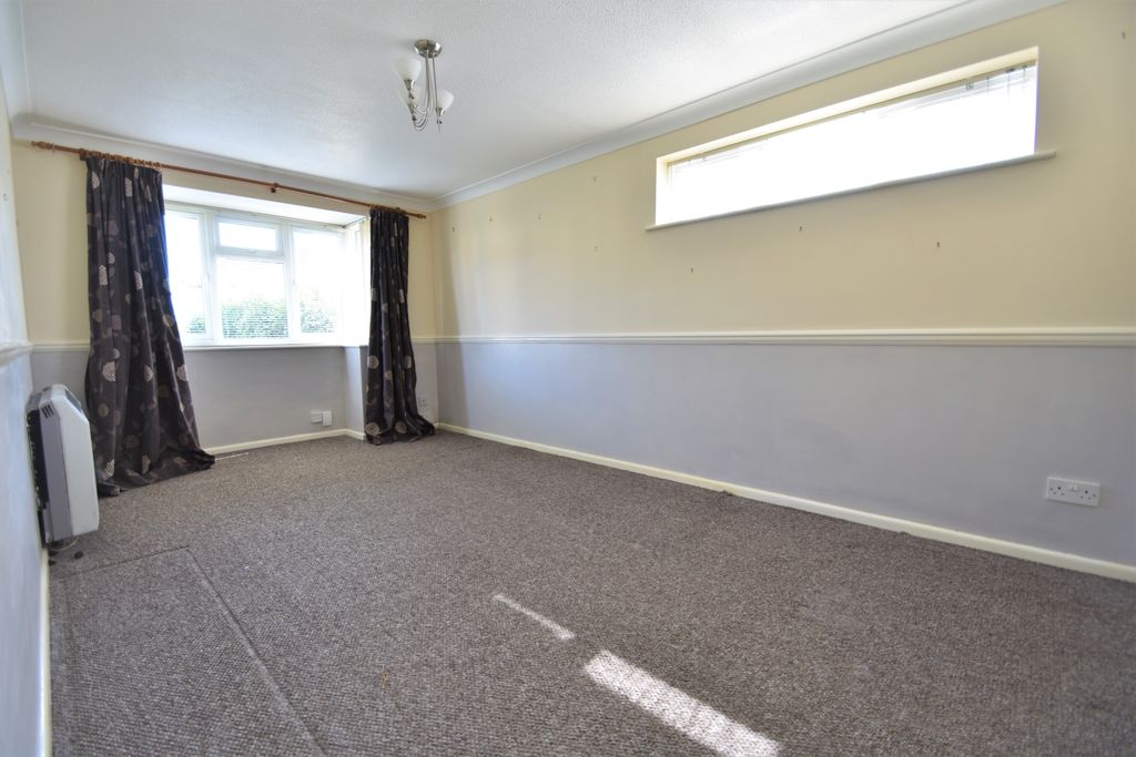 Property photo 3 of 7 Photo 02