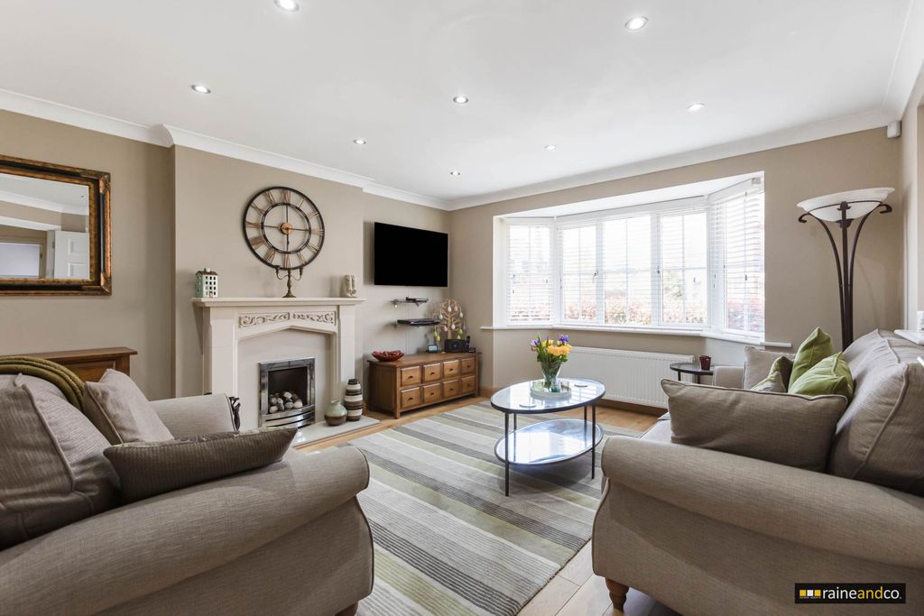 Property photo 2 of 37