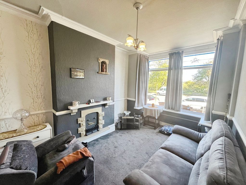 Property photo 3 of 10 Lounge