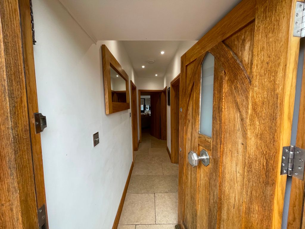 Property photo 2 of 28