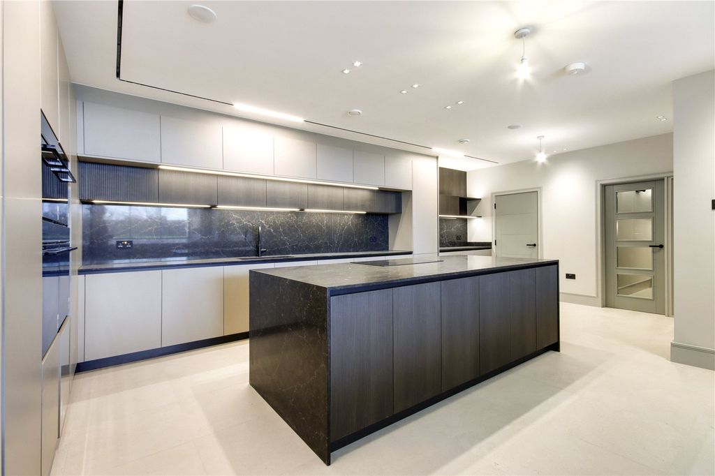 Property photo 3 of 22 Plot 2 Kitchen