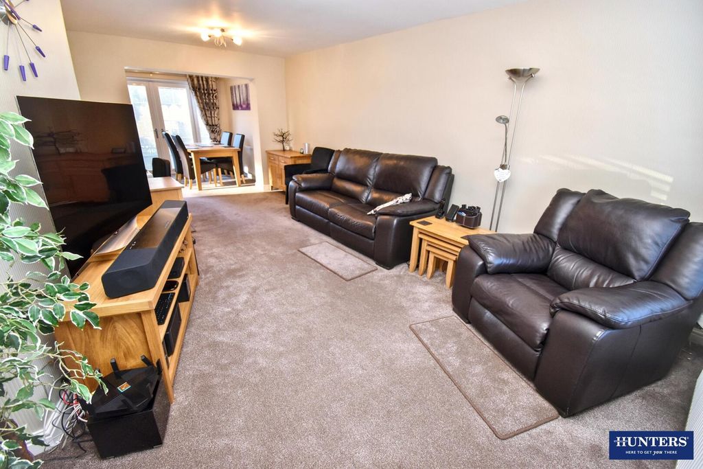 Property photo 2 of 21 Living Room