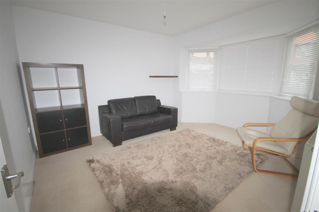 Property photo 2 of 12 Lounge.Jpg