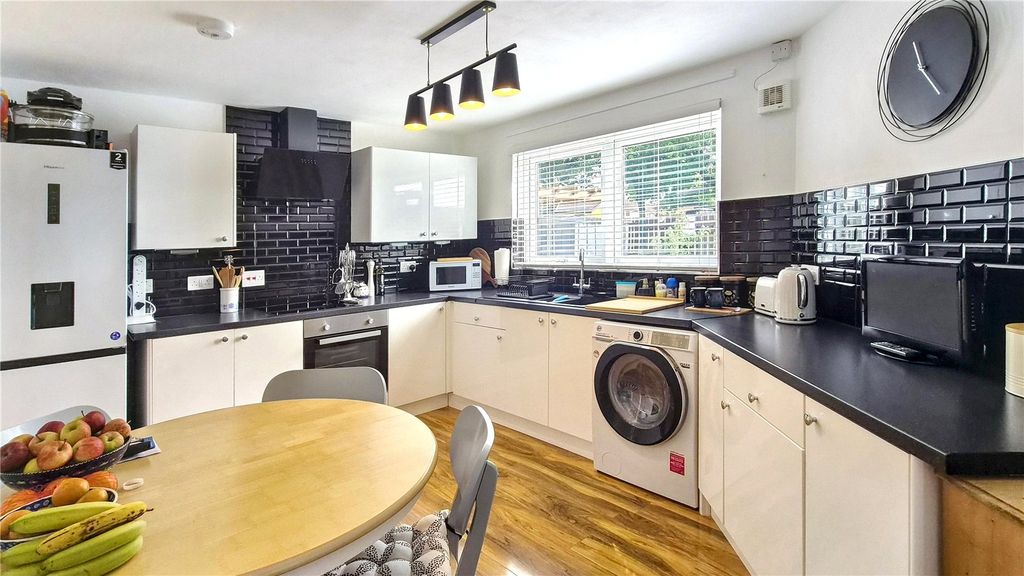 Property photo 2 of 30 Picture No. 24