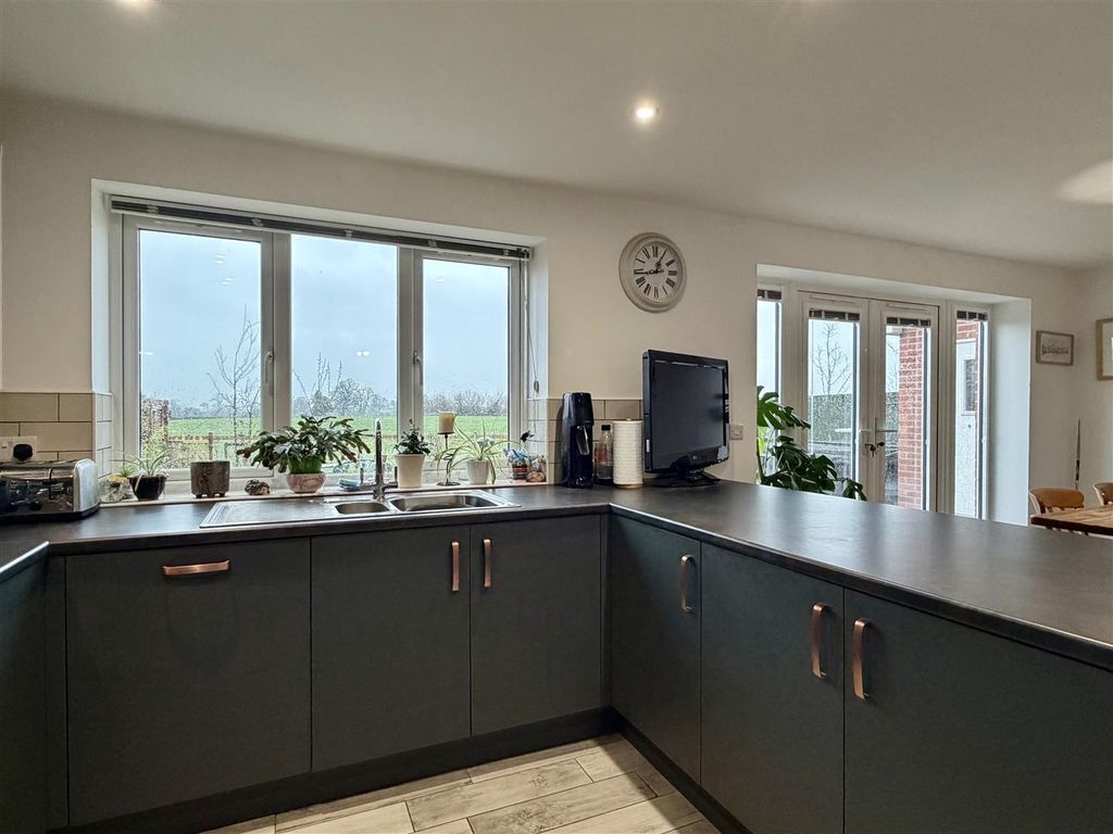 Property photo 3 of 20 Kitchen