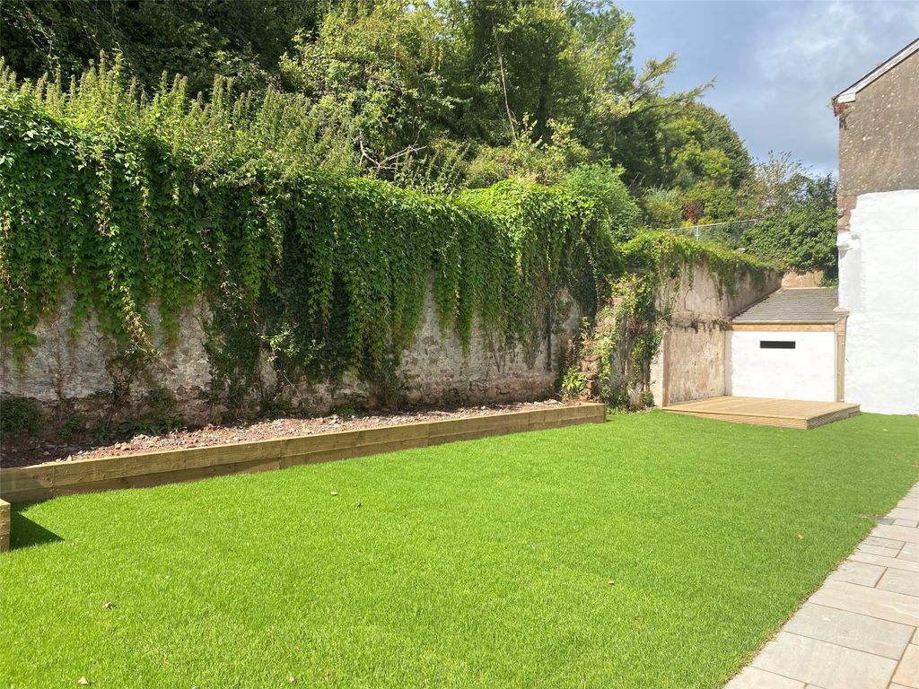 Property photo 2 of 12 Picture No. 02