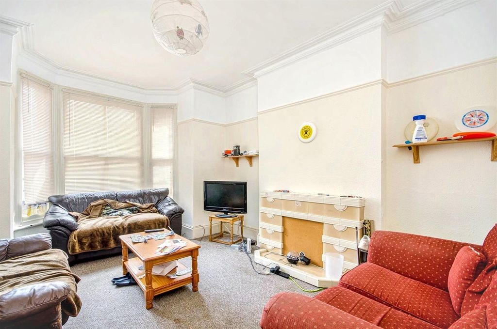 Property photo 3 of 8 G8Tcsba0Eig88Cesicq.Jpg