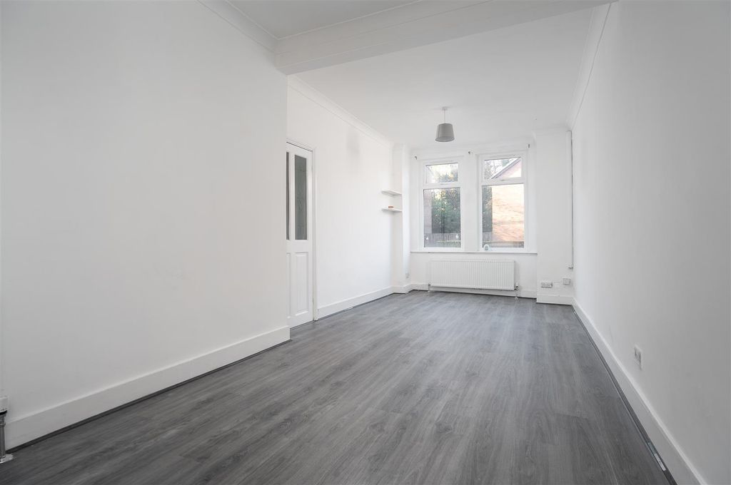 Property photo 2 of 13 Living/Dining Room